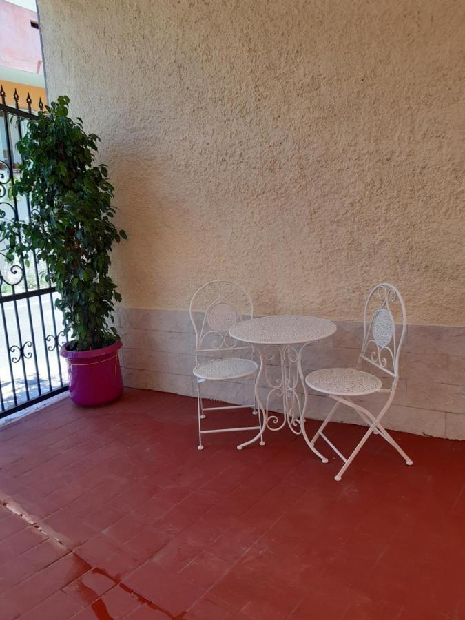 Affittacamere Le Rondini Domus De Maria Exteriör bild